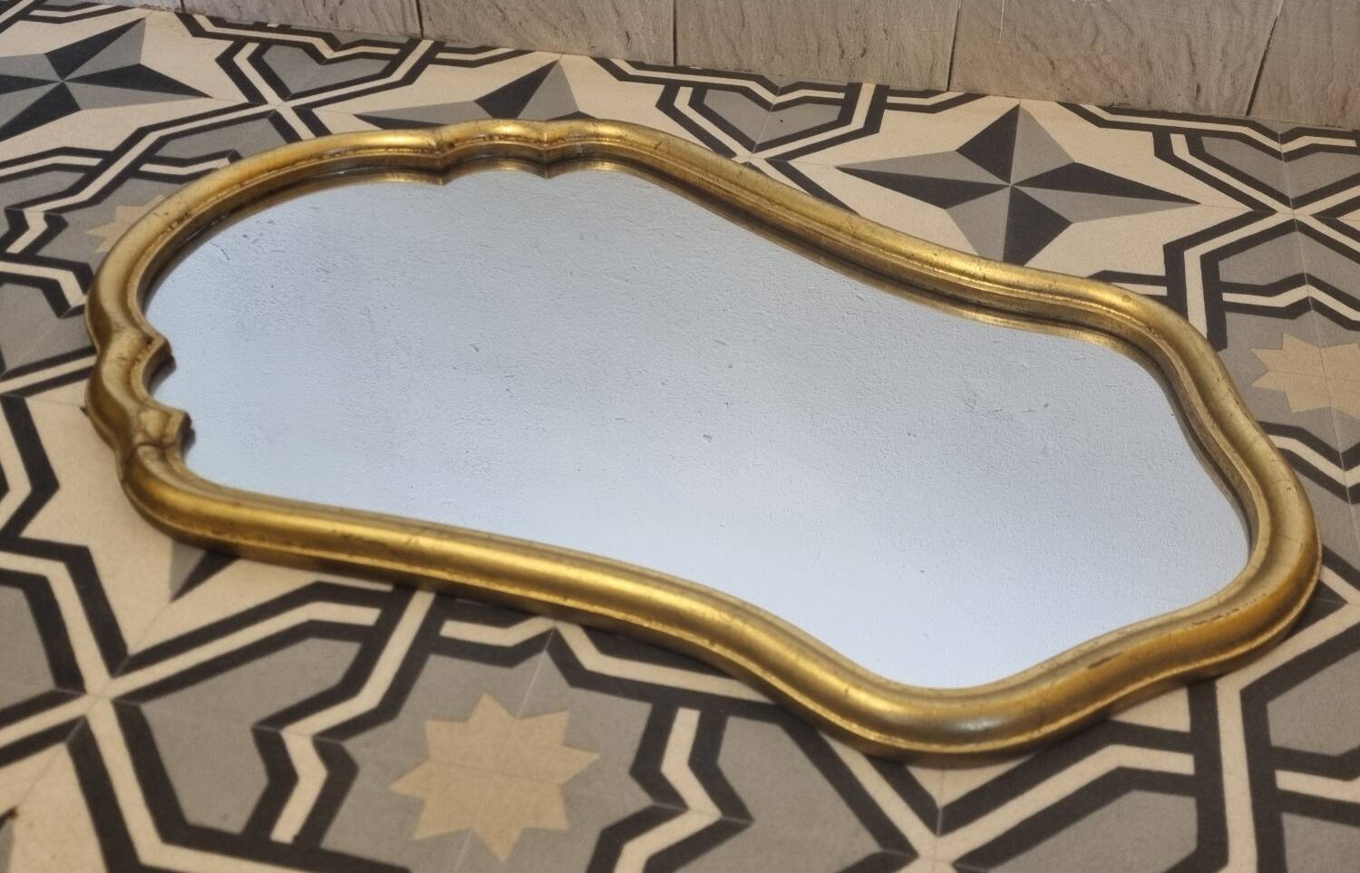Batoque mirror in gilded wood 65 x 42 cm