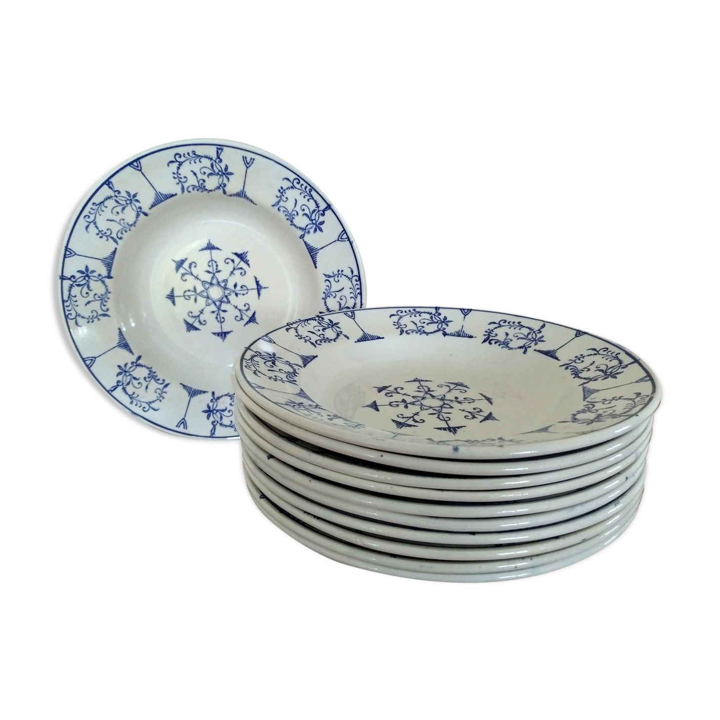 Service 11 soup plates mill of wolves