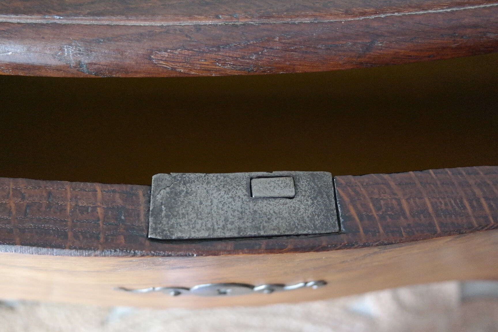 Commode arbalète campagnarde en chêne xxème