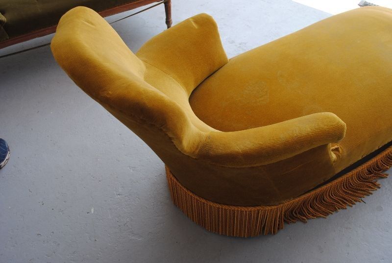 Day bed Louis Philippe style in red velvet
