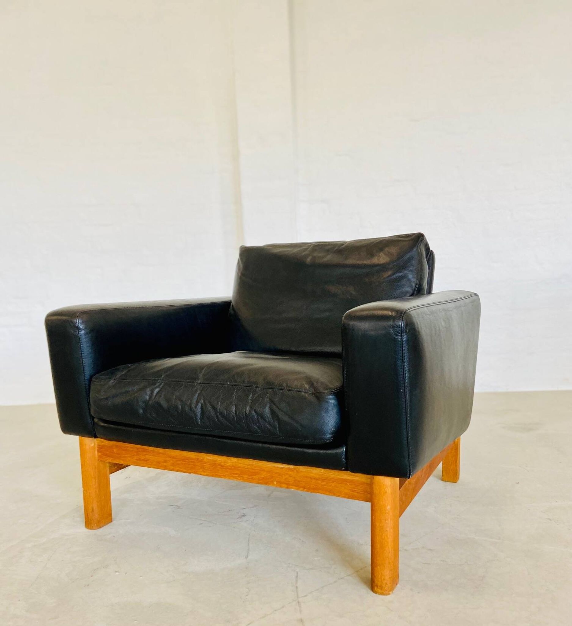 VINTAGE MID-CENTURY POUL M. VOLTHER  LEATHER AND OAK LOUNGE CHAIR 1960,s