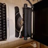 Olivetti Lettera 10 White Portable Typewriter