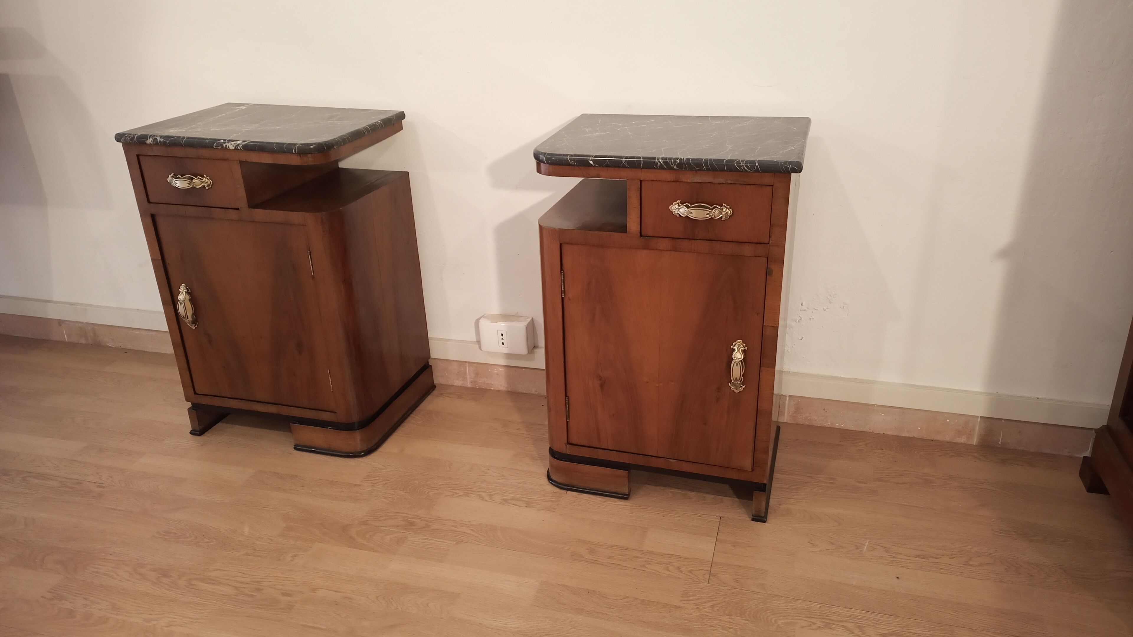 Tables de chevet italiennes Art Déco en noyer, Set de 2