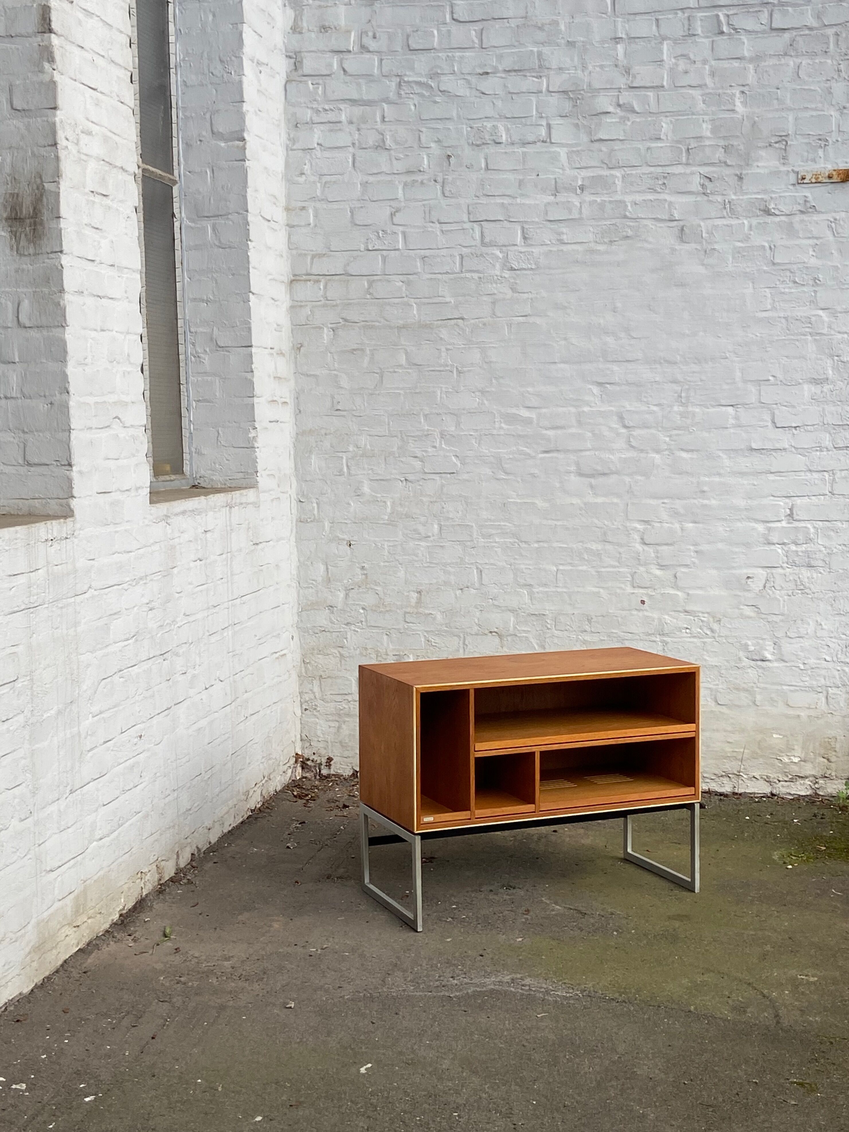 Oak sideboard MC30 by Jacob Jensen for Bang and Olufsen