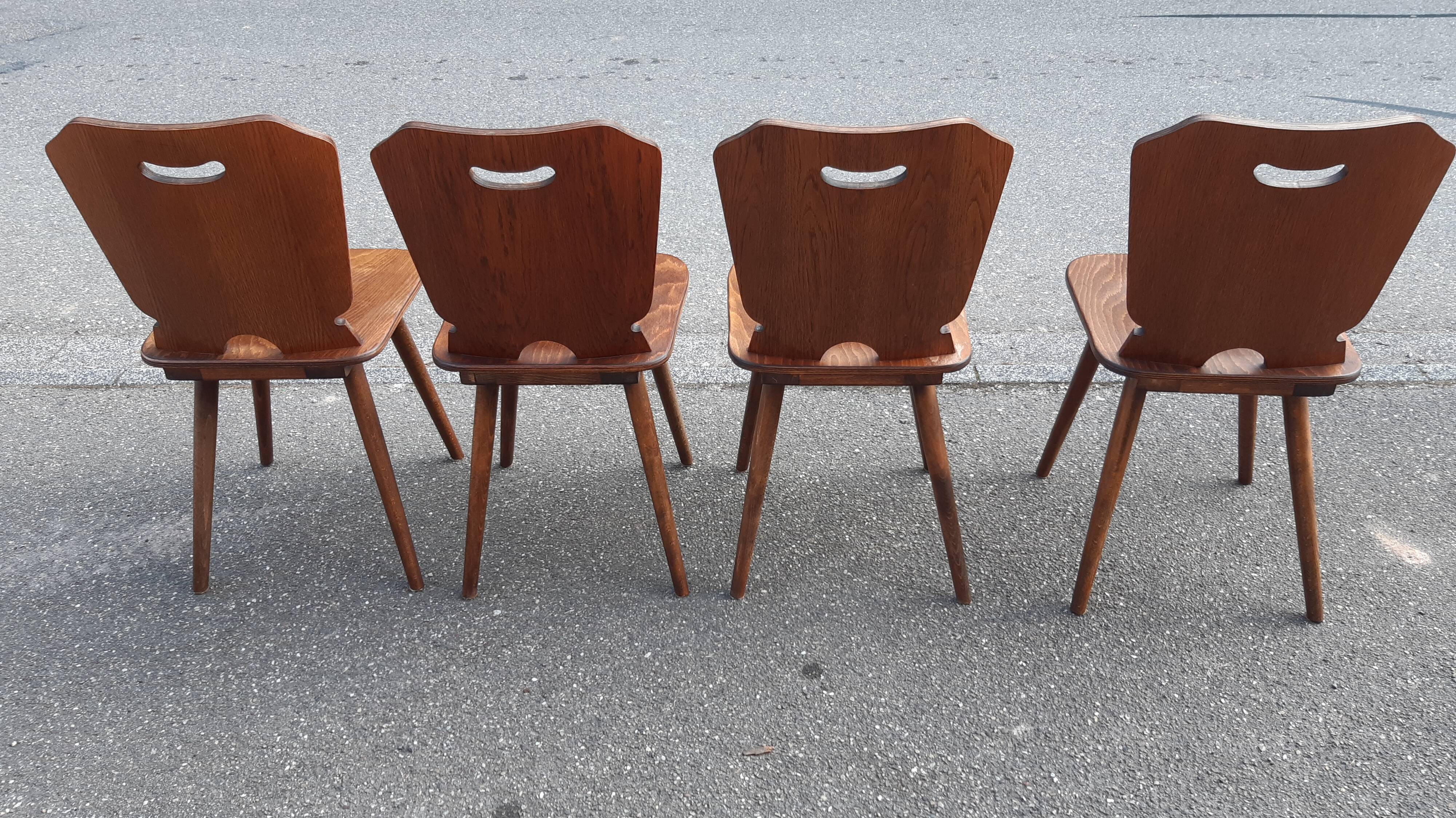 Chaises brutalistes bistrot