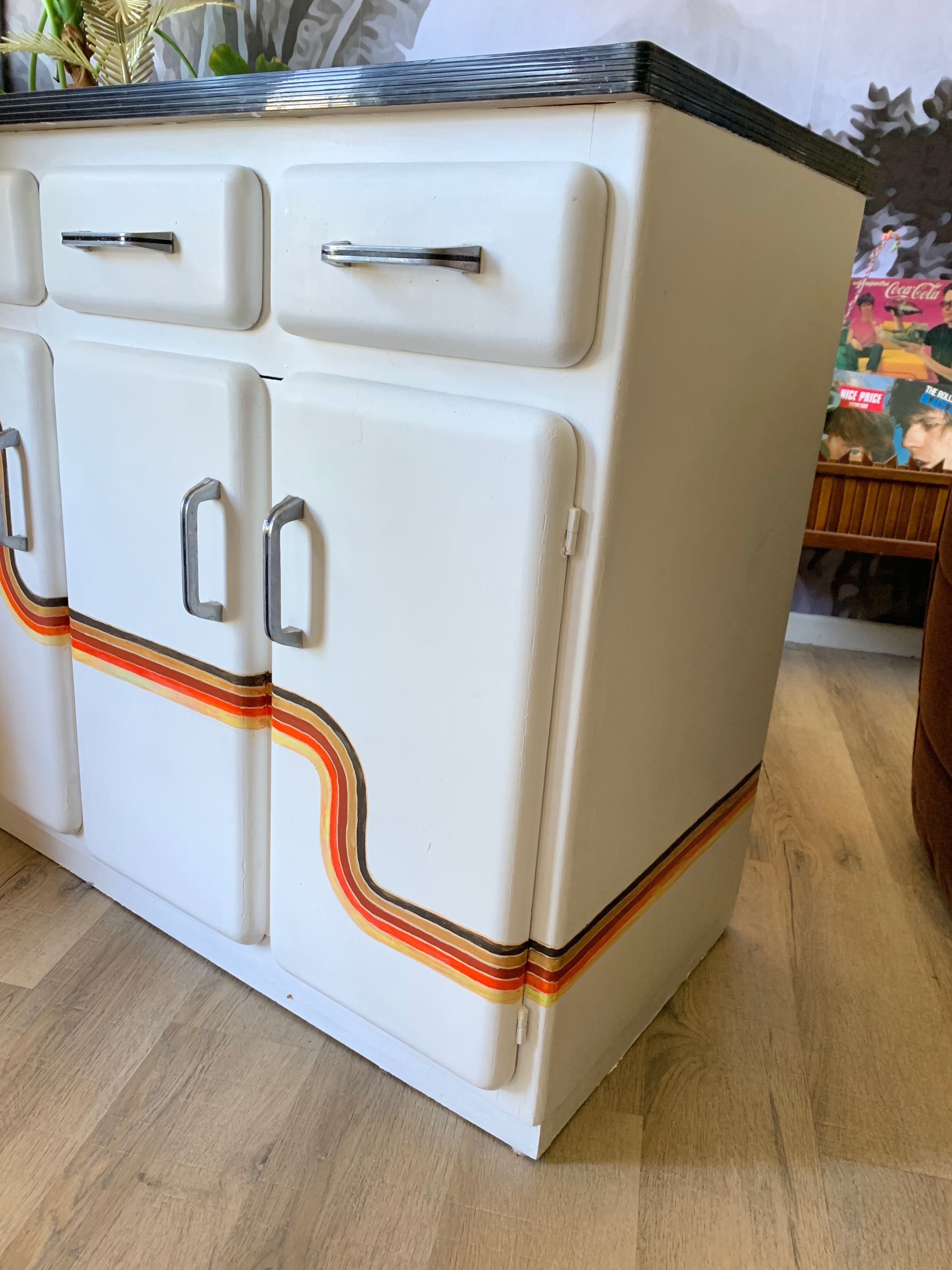 Buffet Mado vintage bottom rainbow