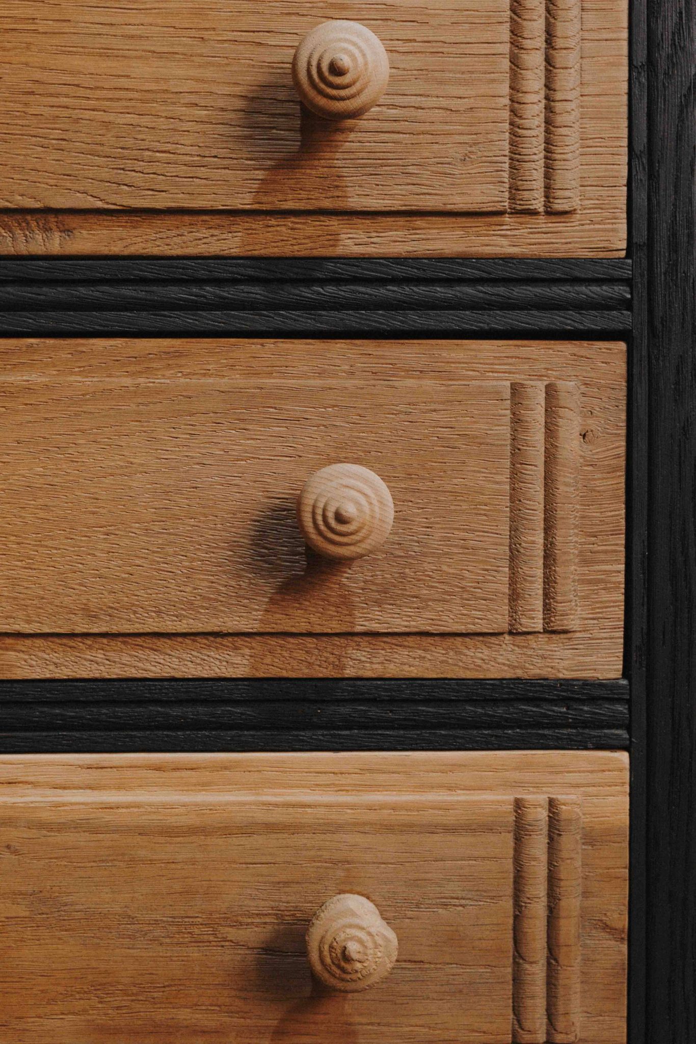Black and natural wood chest of drawers with 4 drawers