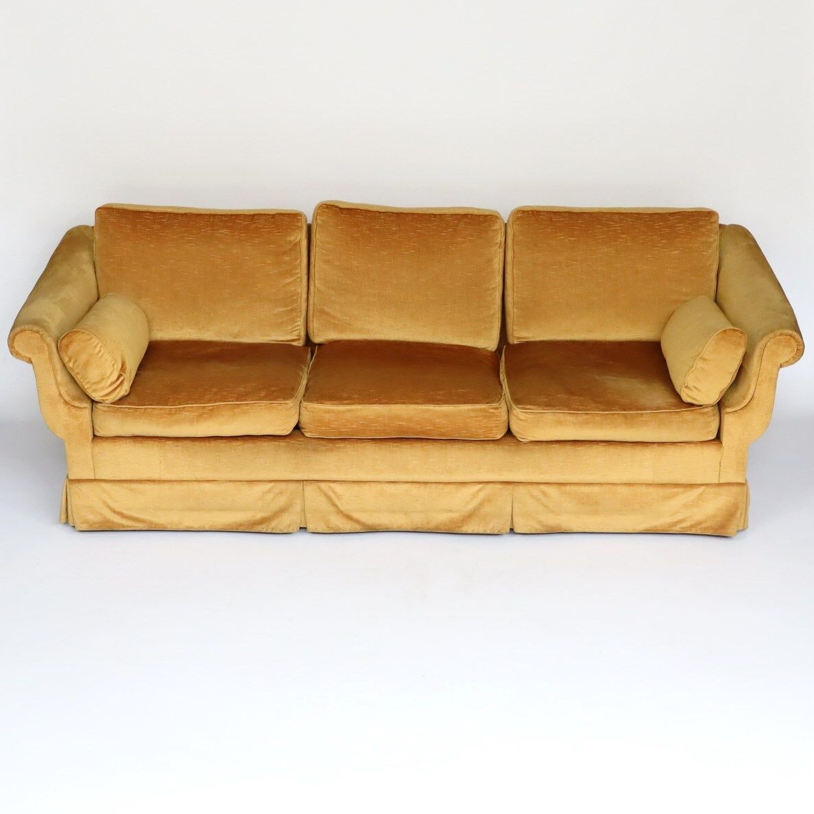 Three-seater velvet sofa