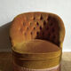 Fauteuil crapaud en velours doré