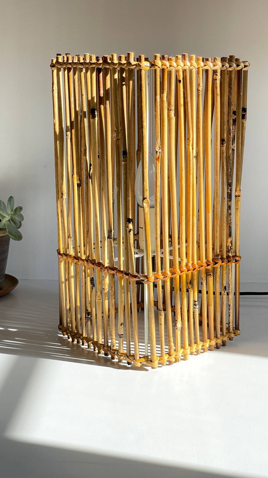 Vintage cube wood willow lamp