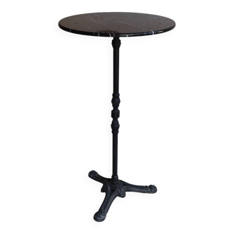 Antique bistro table in cast iron and veined black marble.