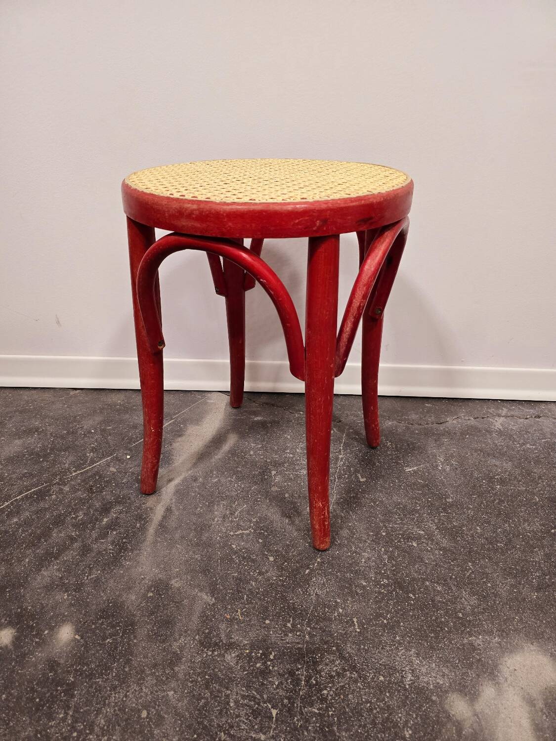 Tabouret craie rouge années 50