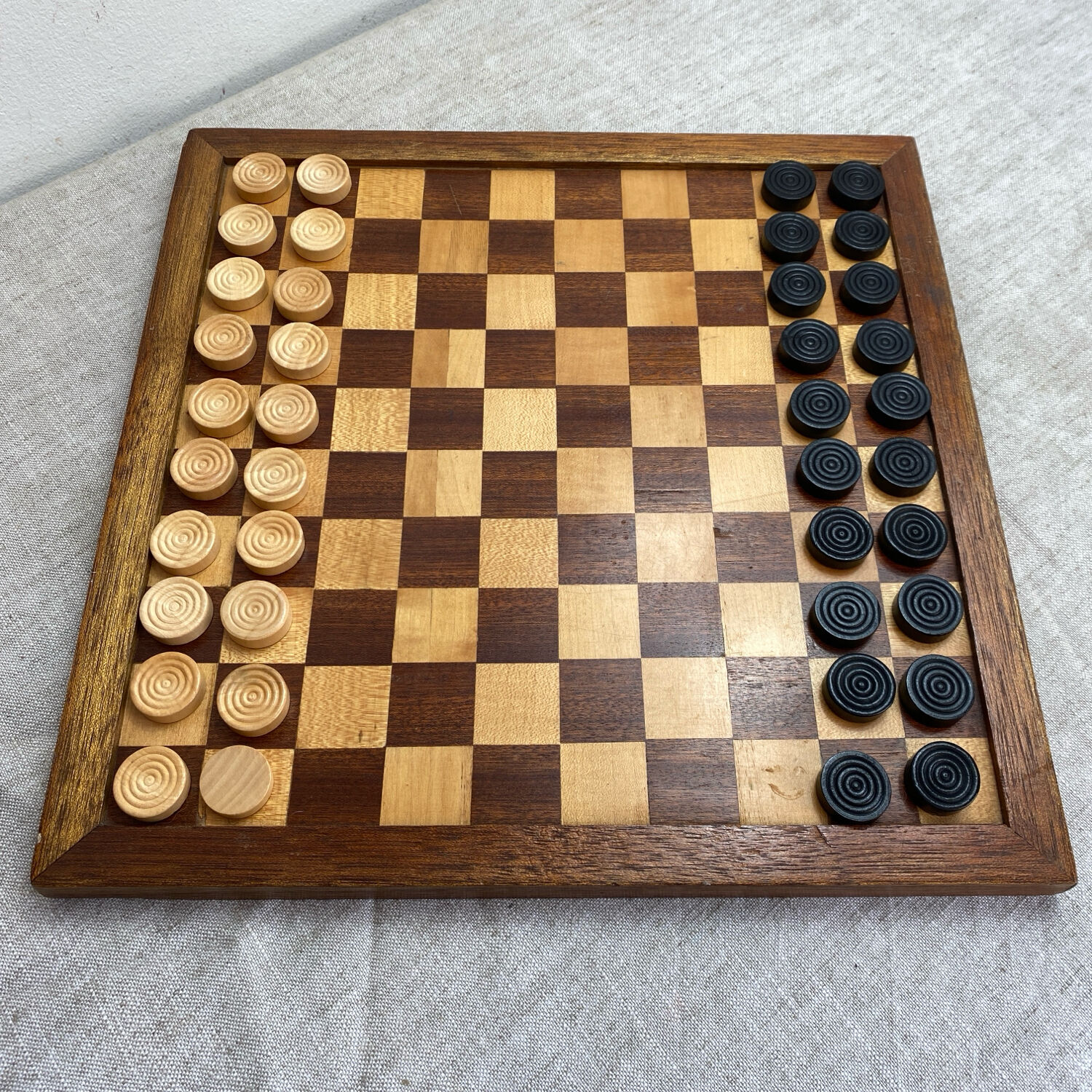 Wooden draughts game
