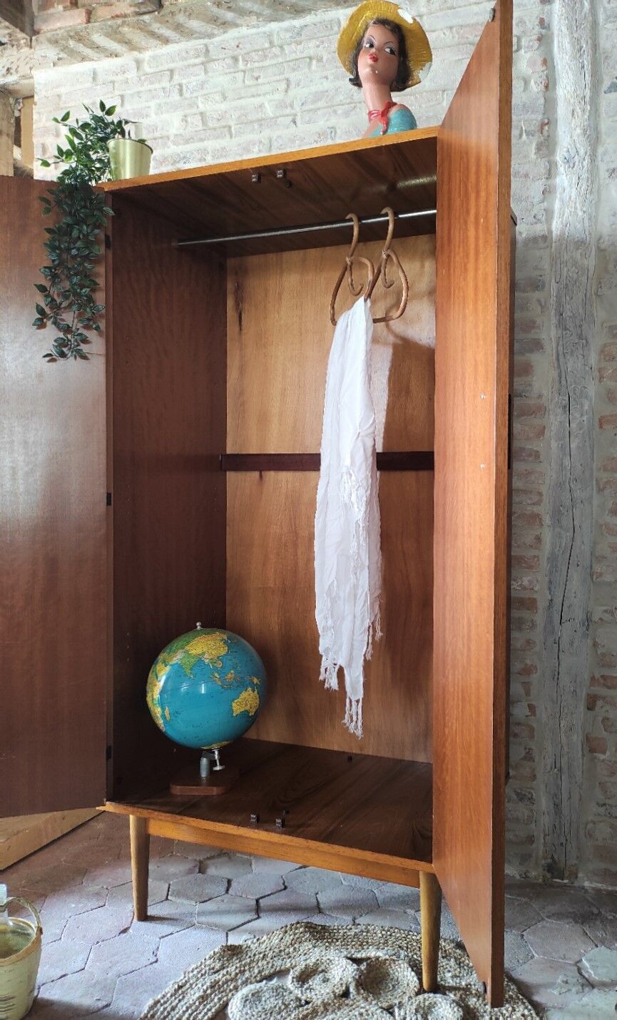 Armoire vintage