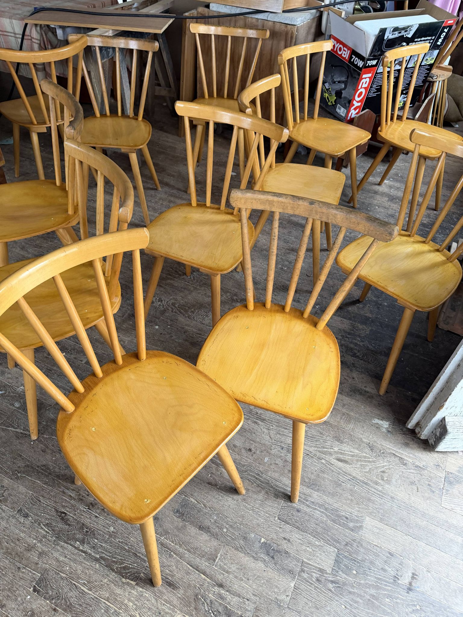 12 chaises bistrot de style scandinave