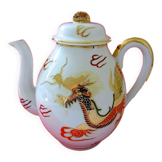 Japanese porcelain teapot decorated with a dragon