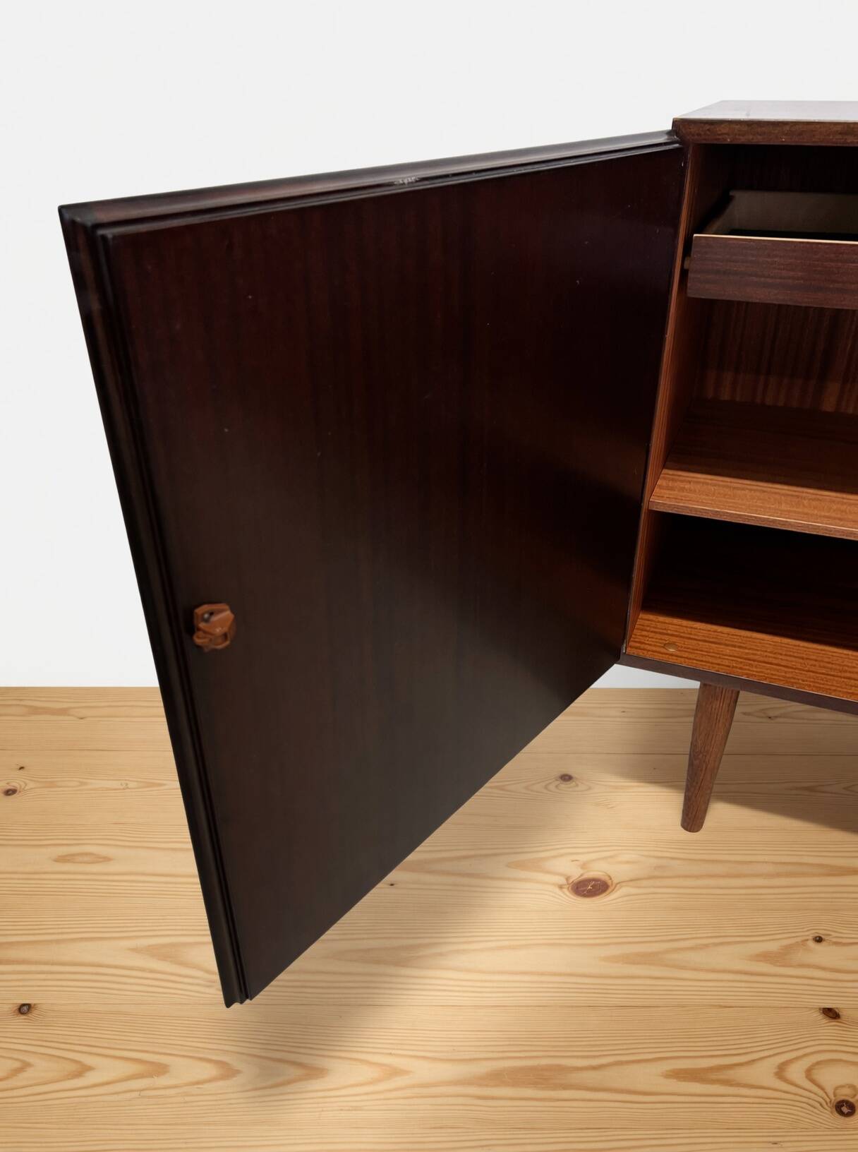 Cabinet en bois de rose modèle 4 par Omann Jun Mobelfabrik, années 1970
