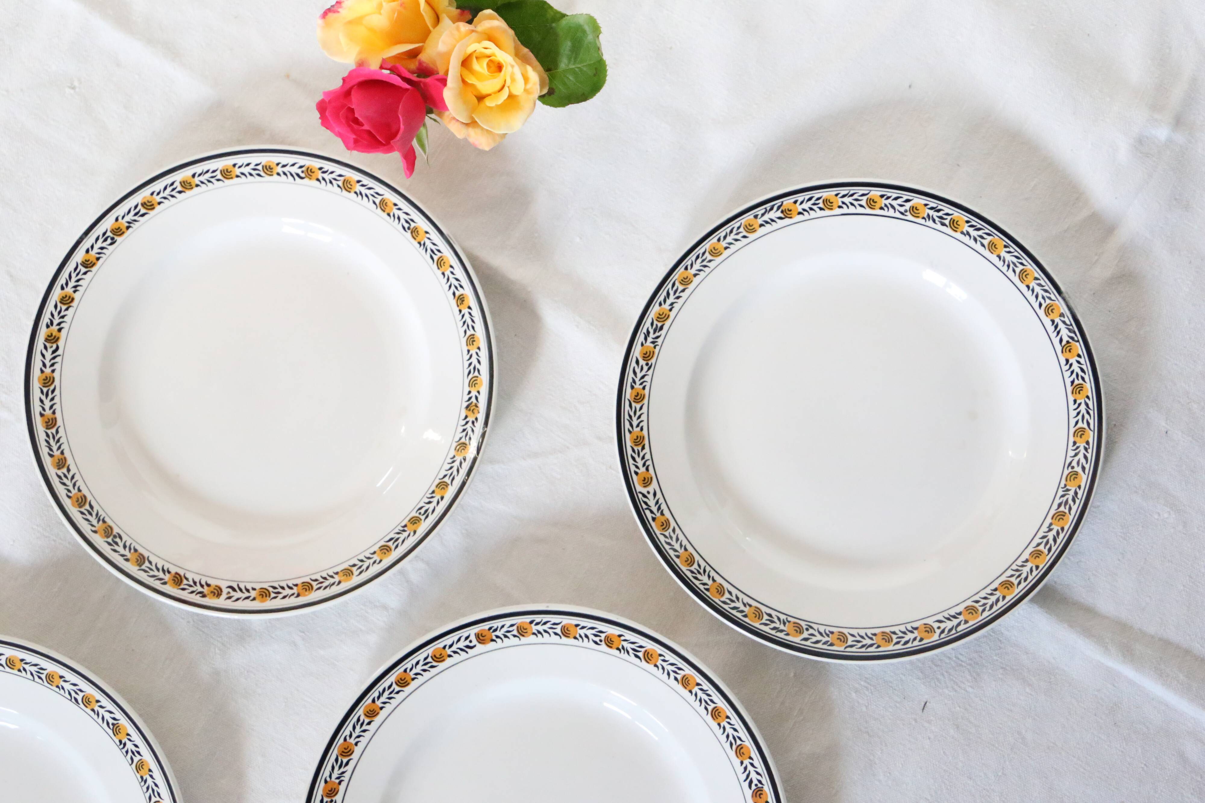 Ensemble de 4 assiettes plates, Digoin Sarreguemines, modèle Valence
