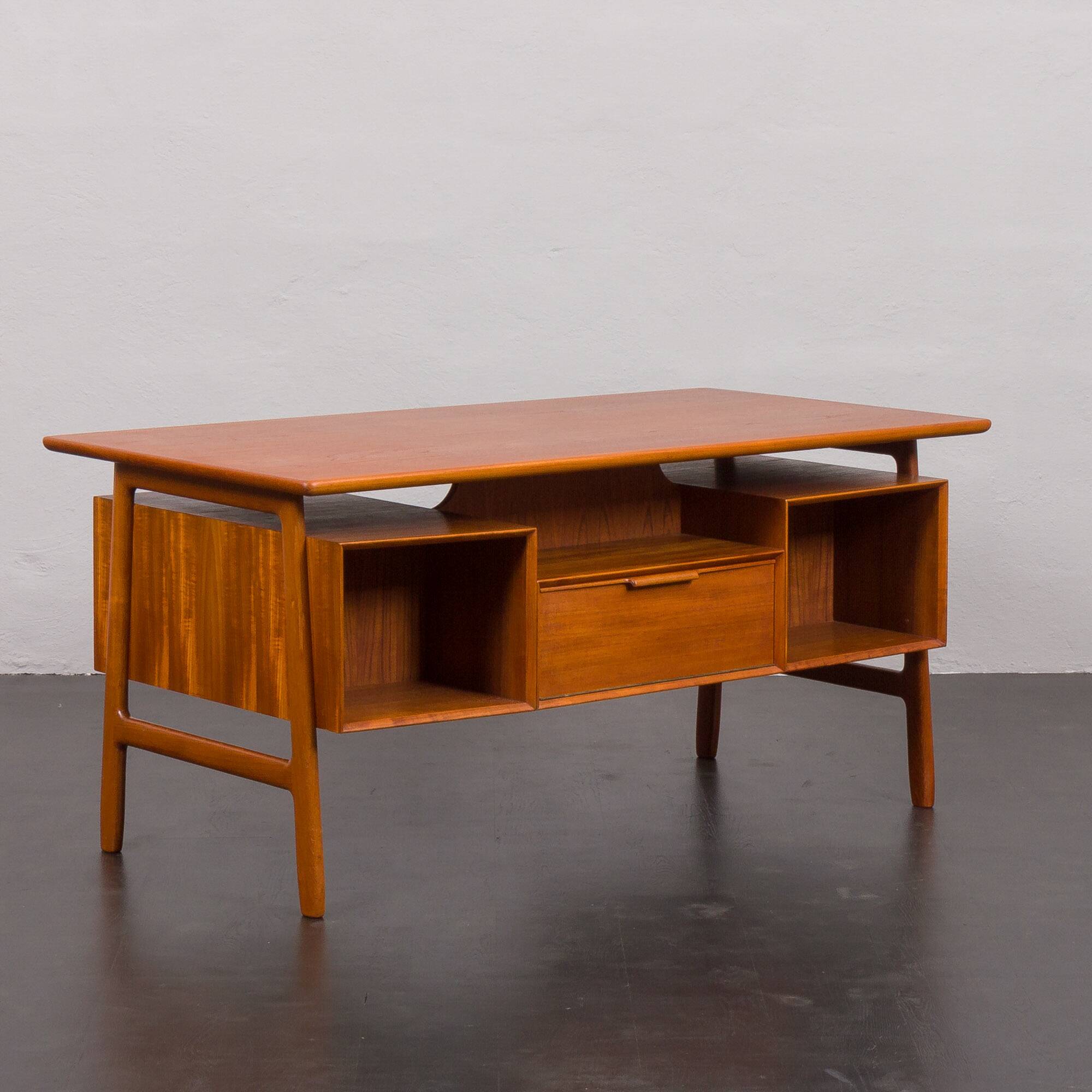 Freestanding teak desk, model 75 Gunni Omann for Omann Jun's Møbelfabrik