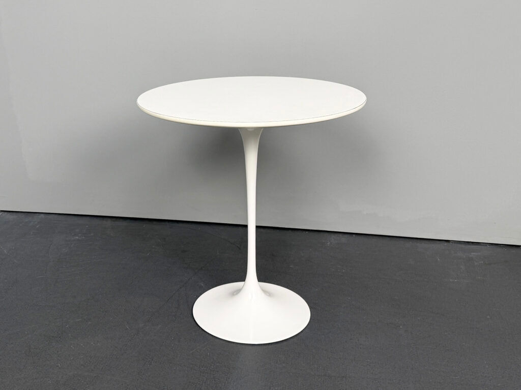 Table d'appoint Tulip par Eero Saarinen pour Knoll International, États-Unis, années 1960.