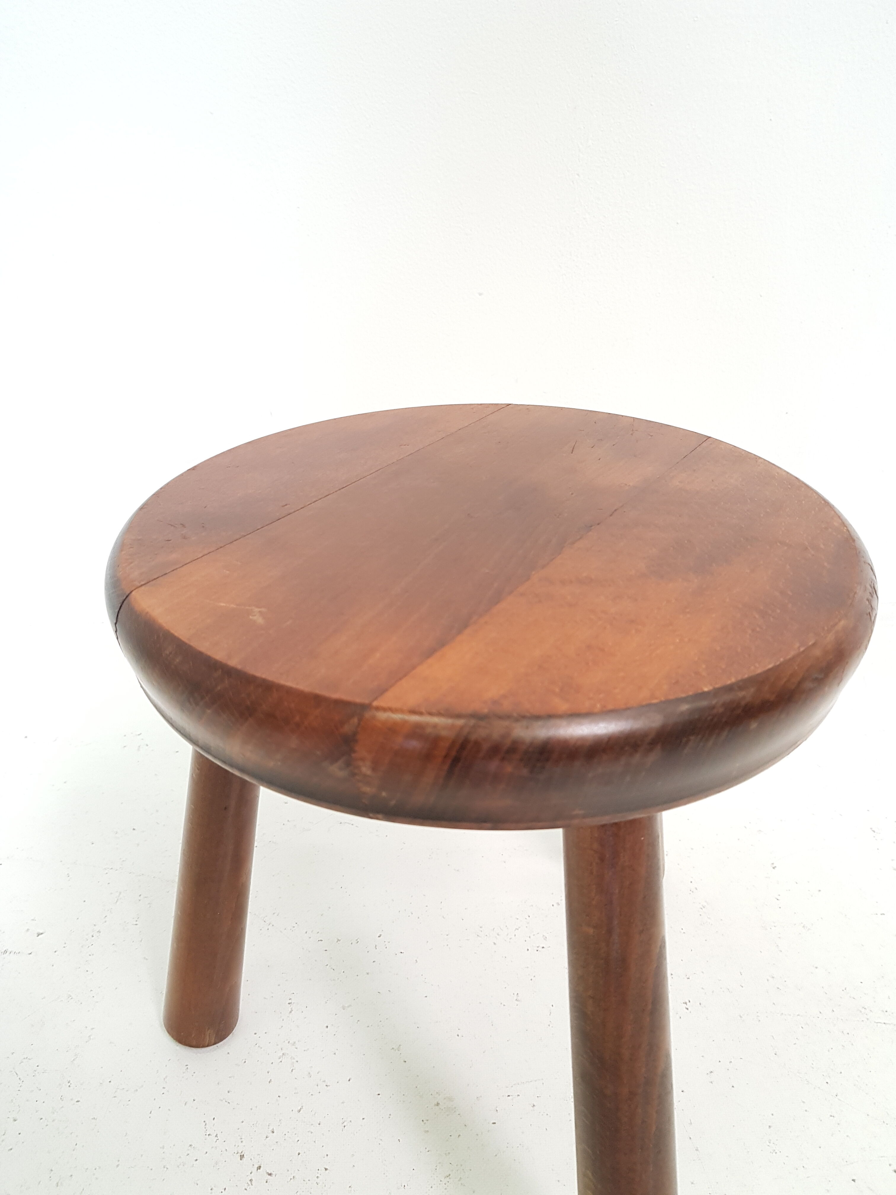 Tripod tab in solid oak