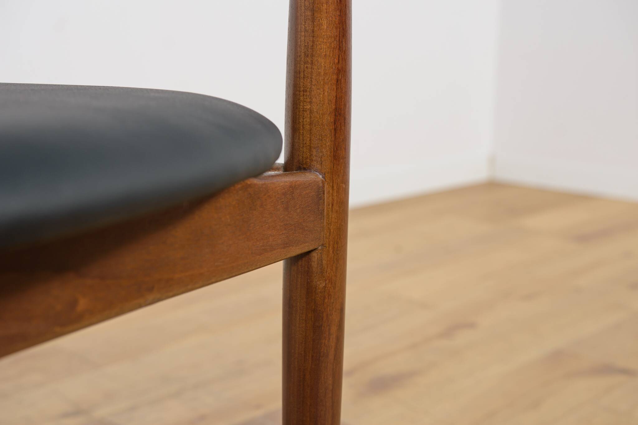 Mid-Century Teak Dining Table and Chairs Set by Hans Olsen for Frem Røjle.