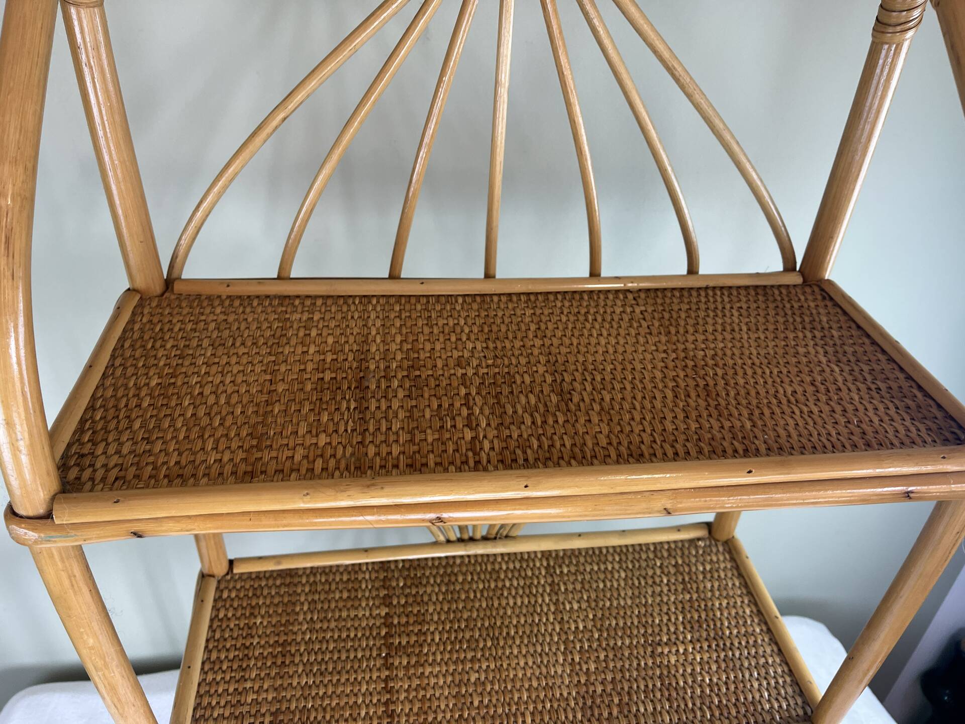 Étagère en rotin vintage 