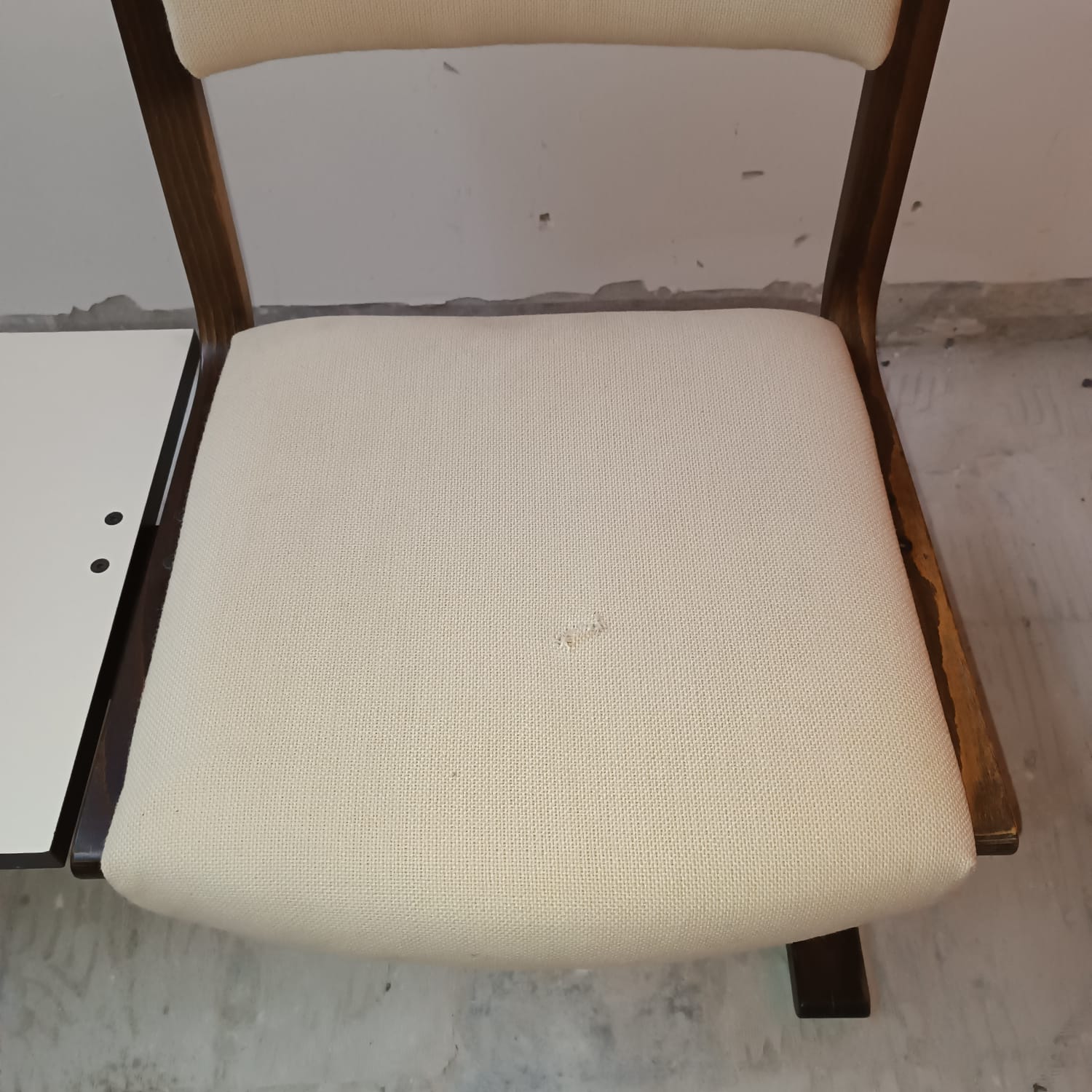 Chair + table on beam vintage 80s