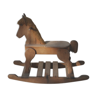 Cheval à bascule en bois