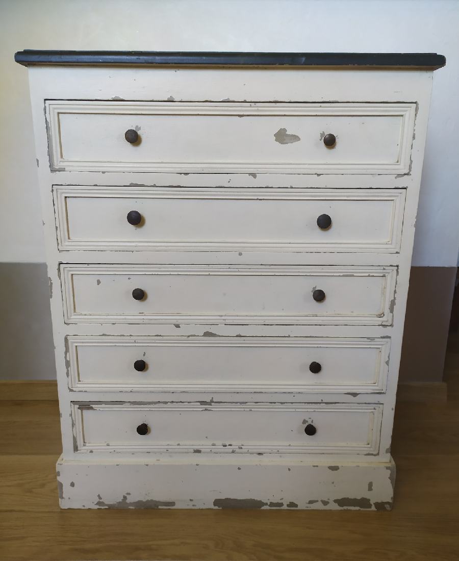 Chest of drawers