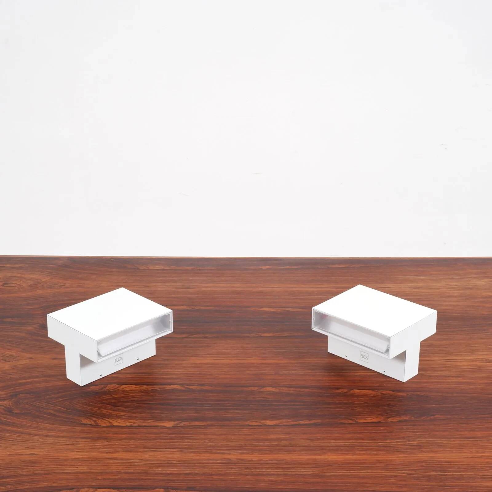 “Tight light” wall lamps by Piero Lissoni for Flos