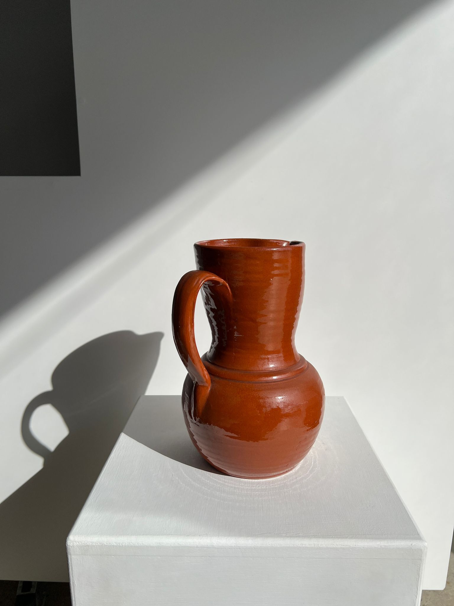 Two-tone brown ceramic wine pitcher H: 24cm