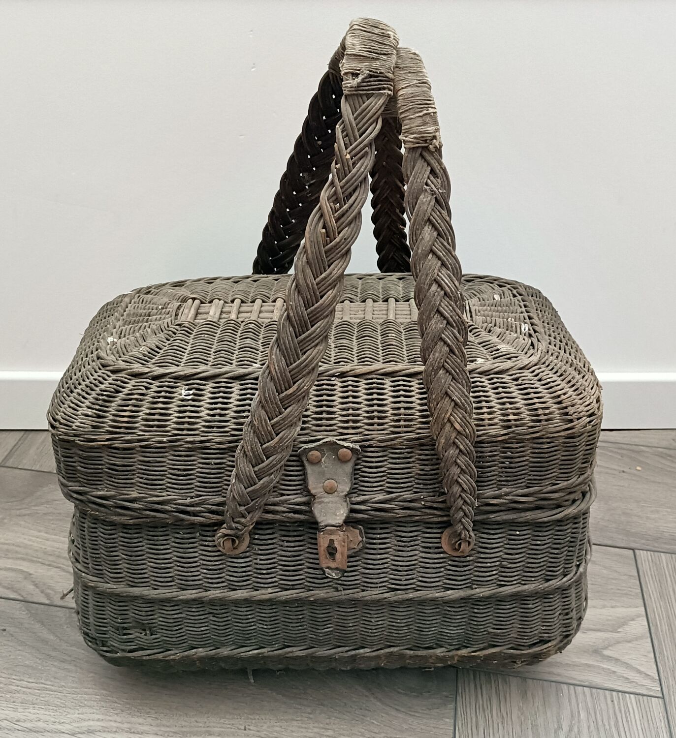 Panier de pêche en osier