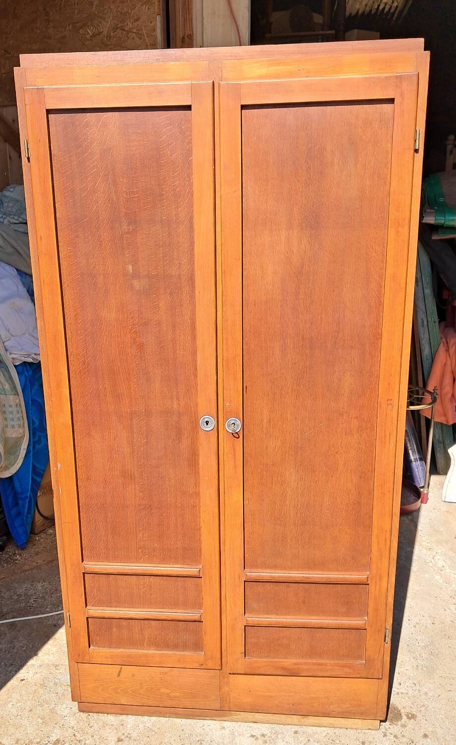Armoire vintage