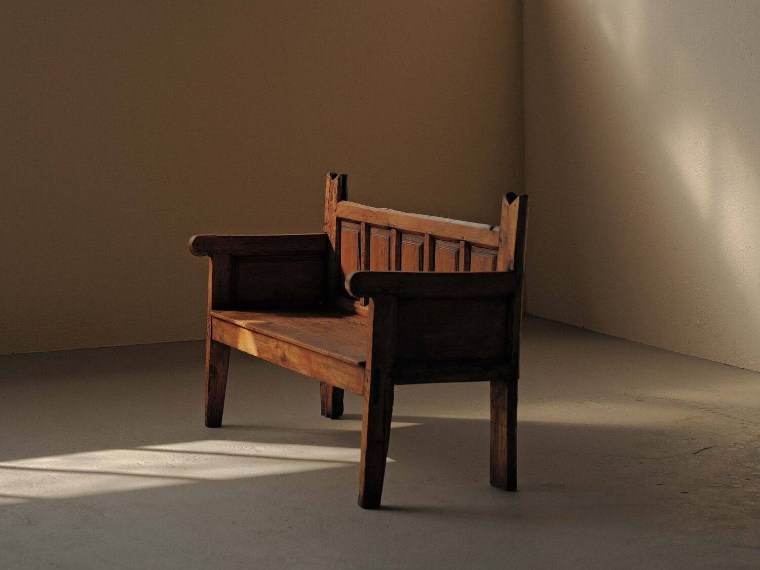 Mountain bench in solid wood, Folk Art, Spain, 19th century