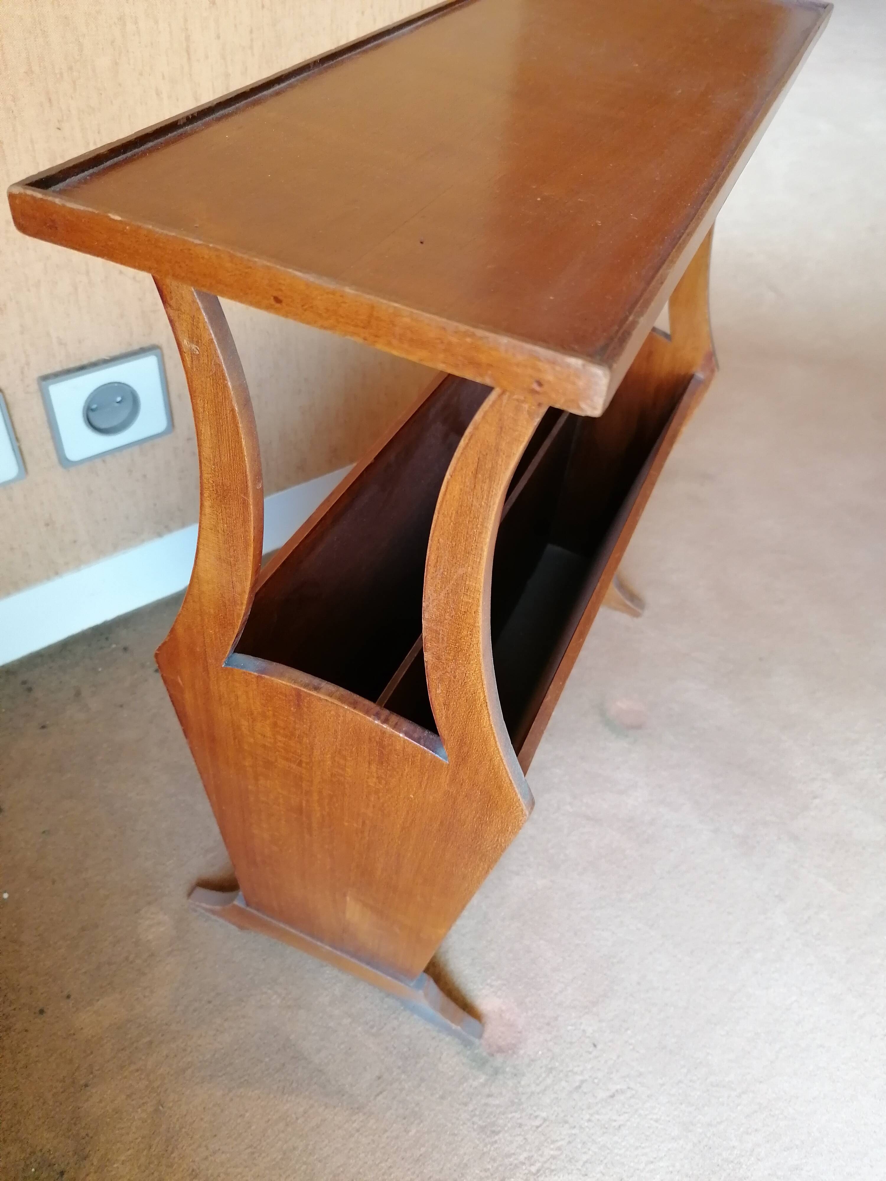 Wooden magazine rack