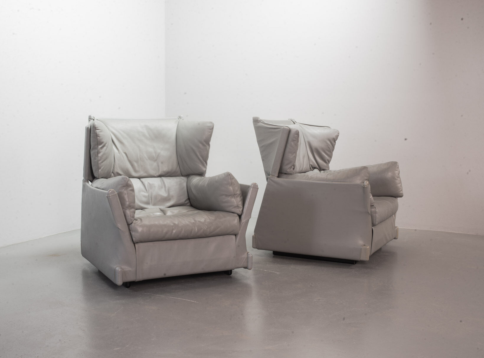 Cassina Lounge Chairs 'Viola d'Amore' by Piero de Martini & Footstool 1970s