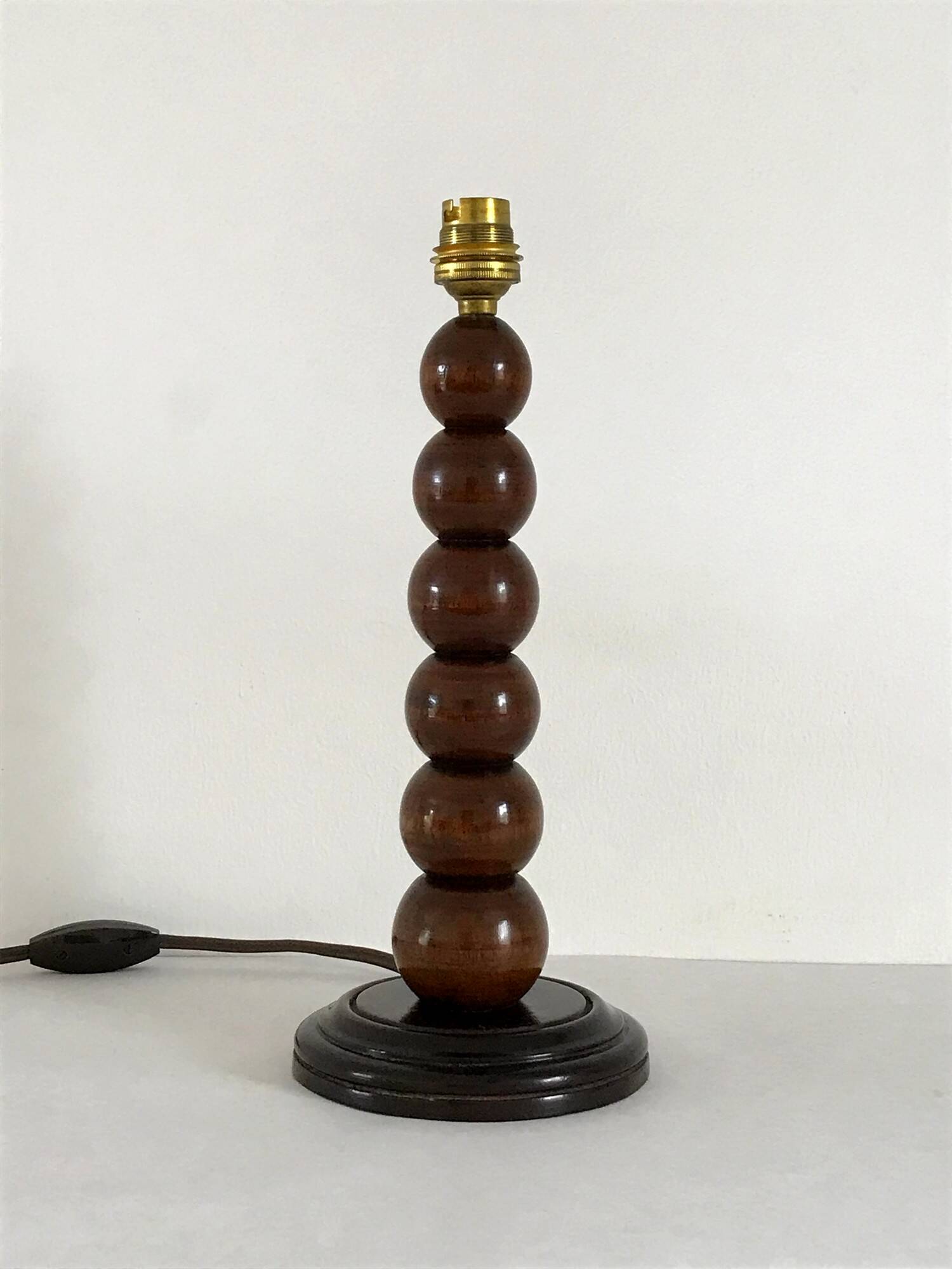 Art Deco lamp in turned wood from the 1930s