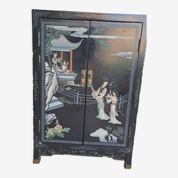 Armoire en laque noire chinoiserie