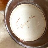 Sandstone thumb holder