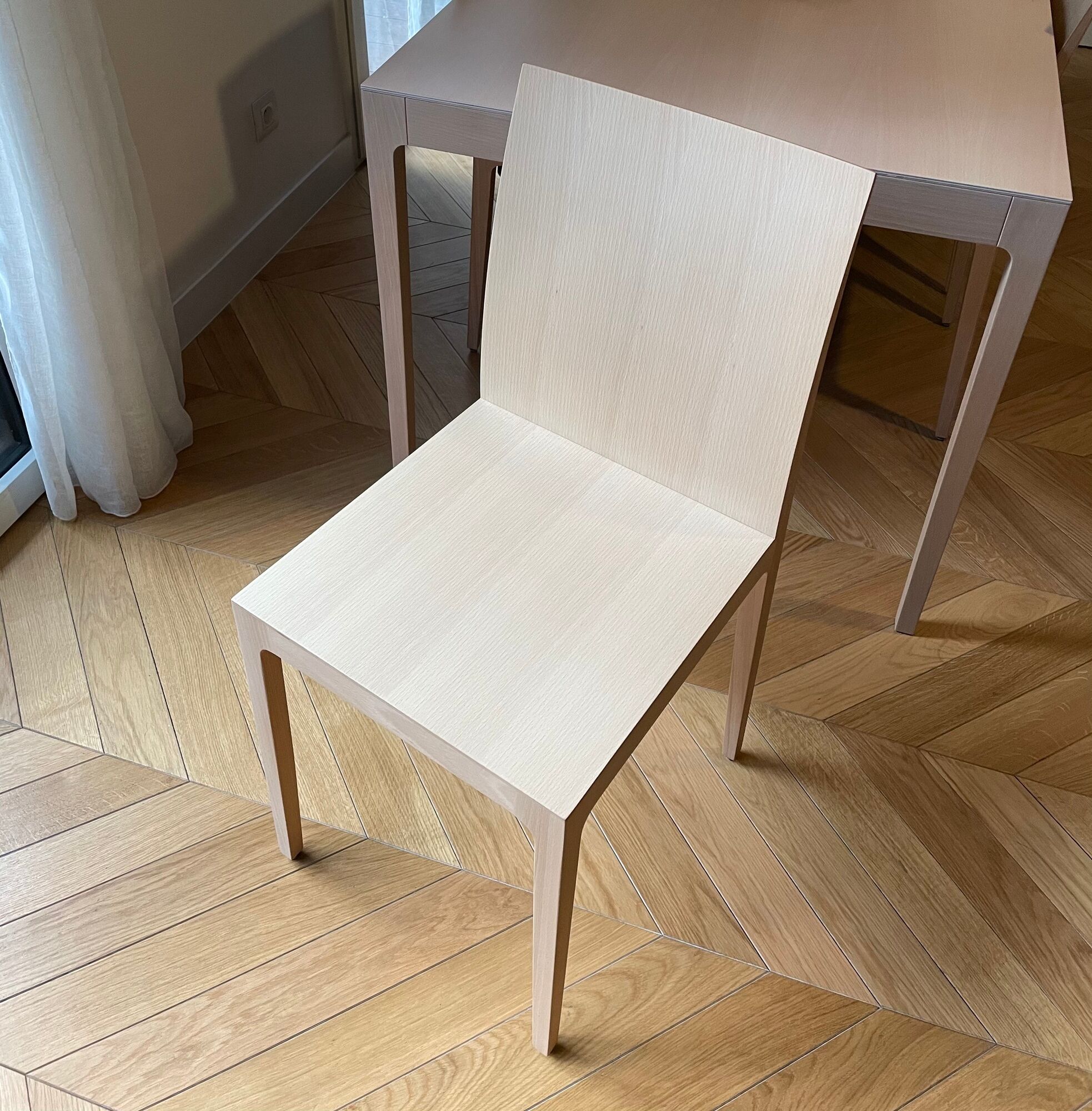 Set table and chairs