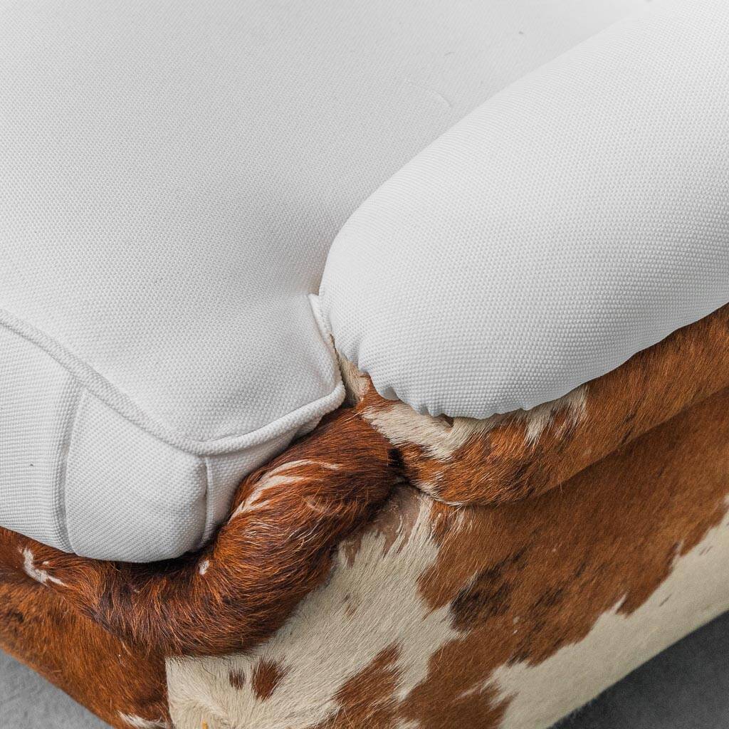 Poltrona vintage in cavallino e tessuto bianco anni ’70 modernariato