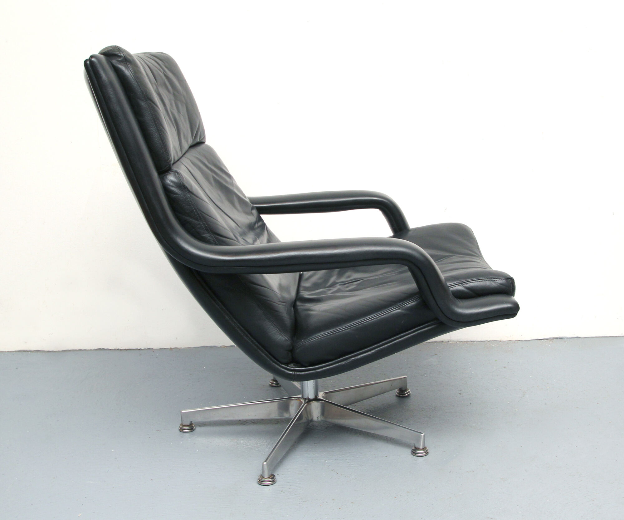 1970s leather swivel chair from geoffrey hartcourt for artifort