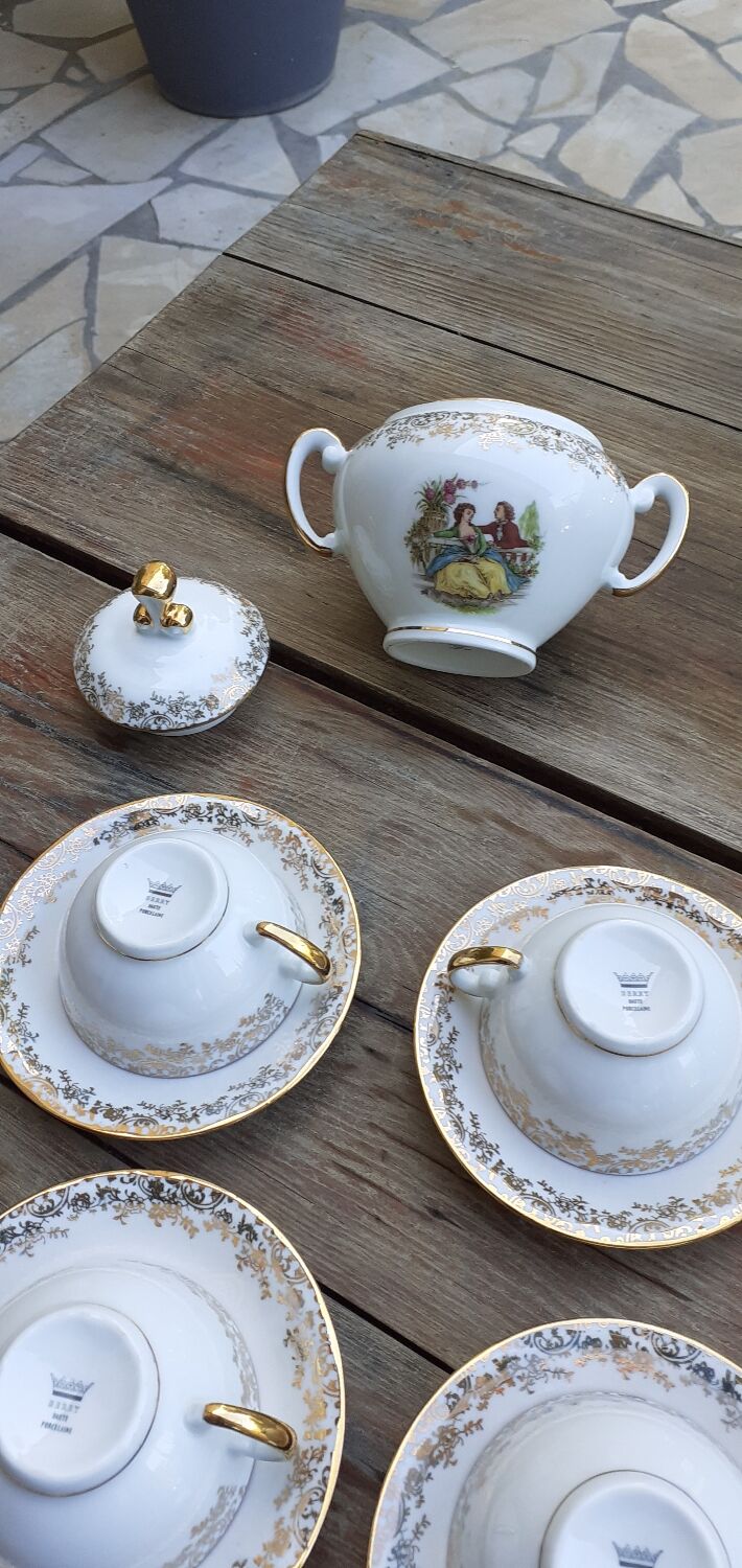 Set of 4 cups and sugar bowl Haute porcelaine de Berry
