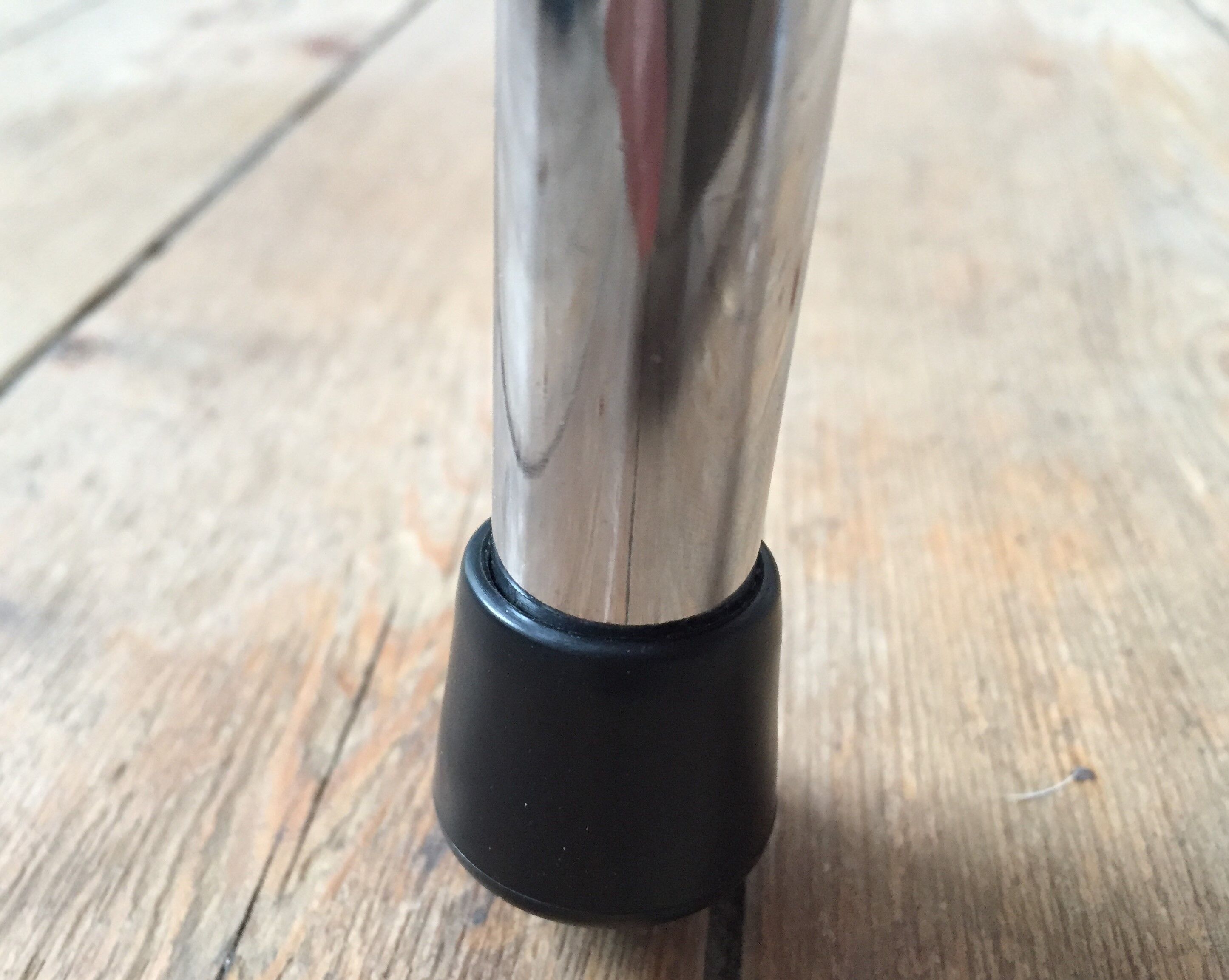 Lot of 4 vintage chairs in orange formica