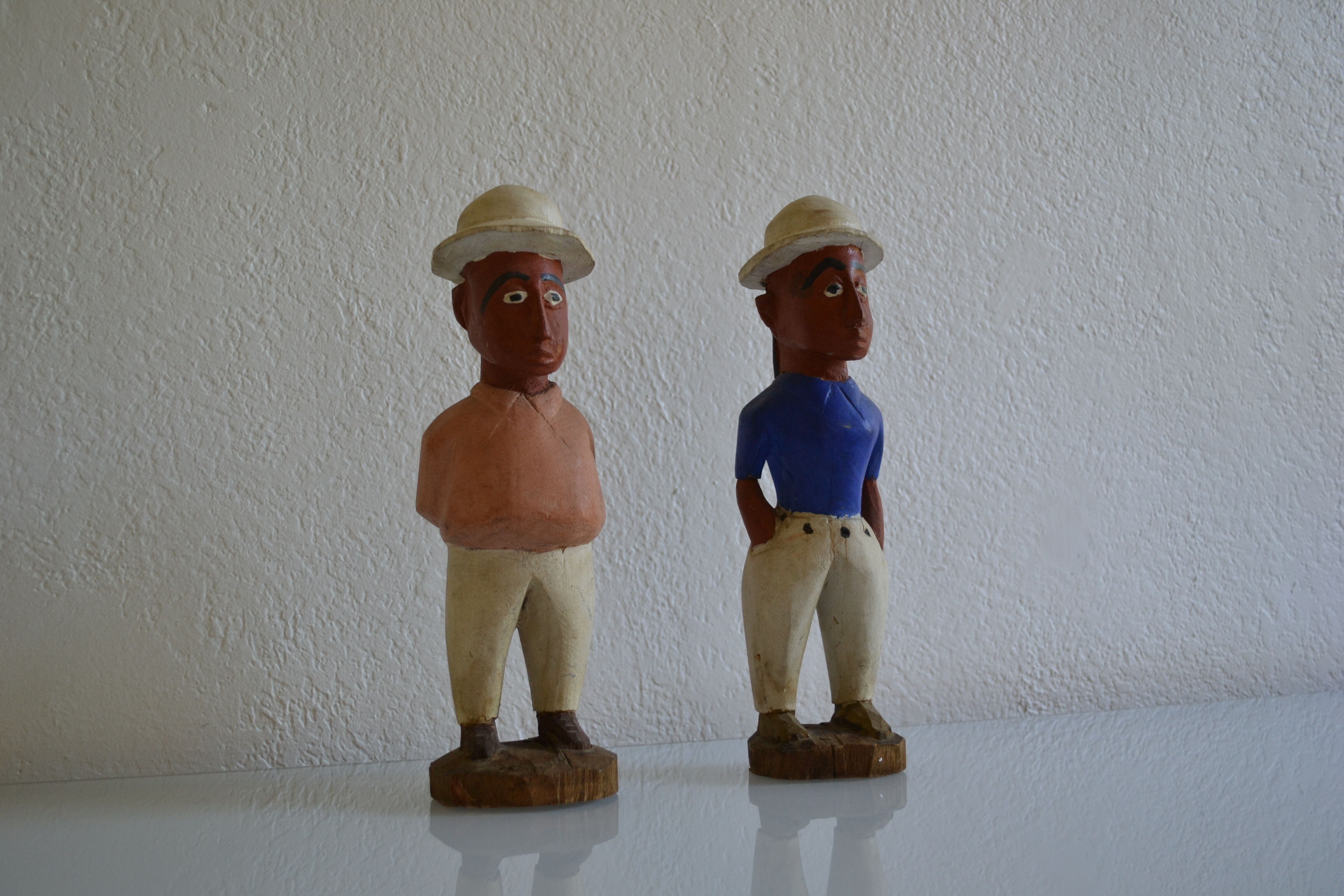 Couple of settlers African statuettes
