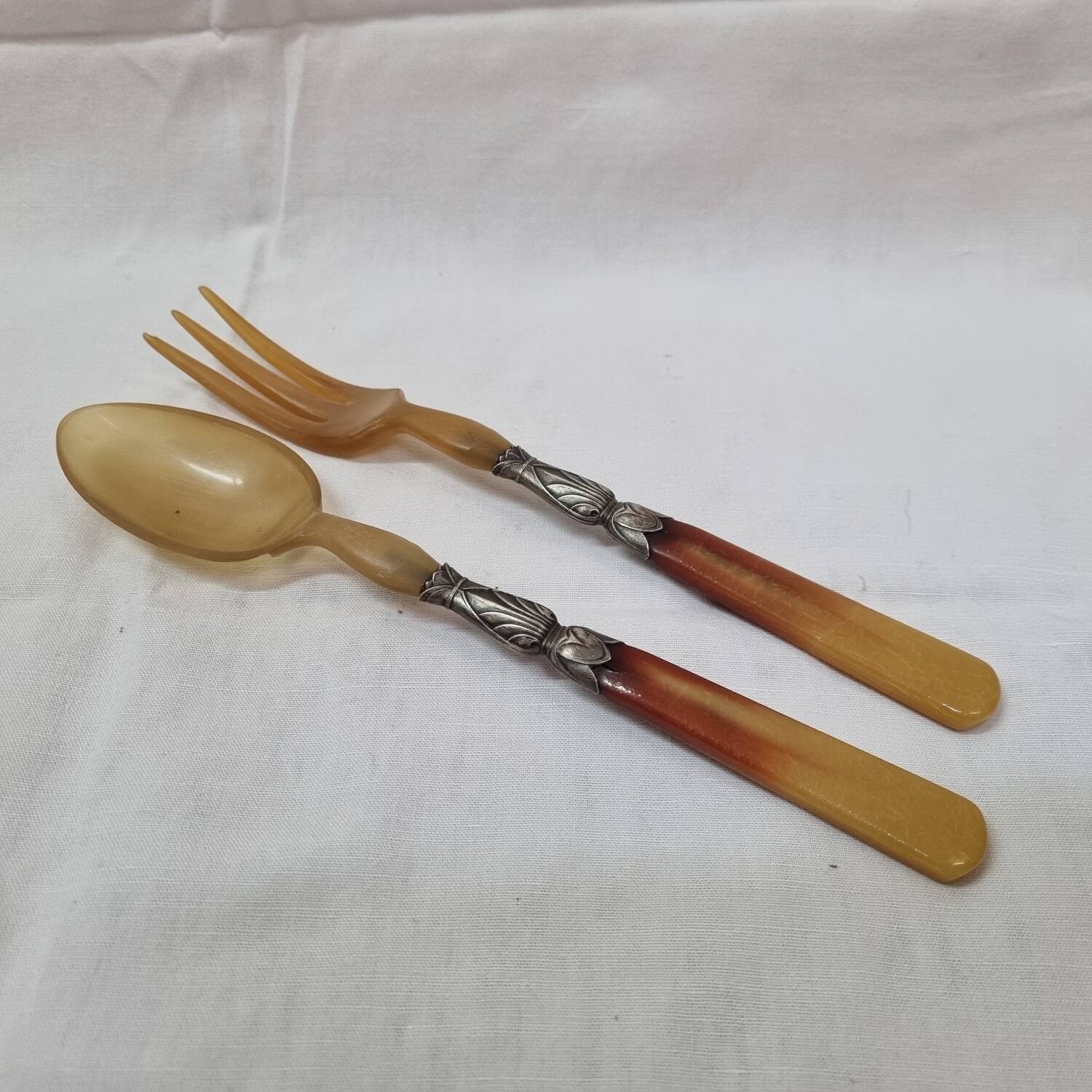 Horn salad servers