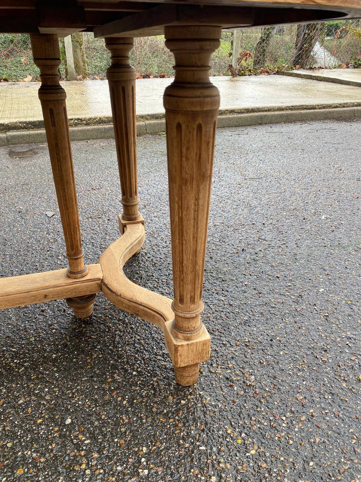 Renovated dining table in solid oak from the 19th century in Napoleon III style.