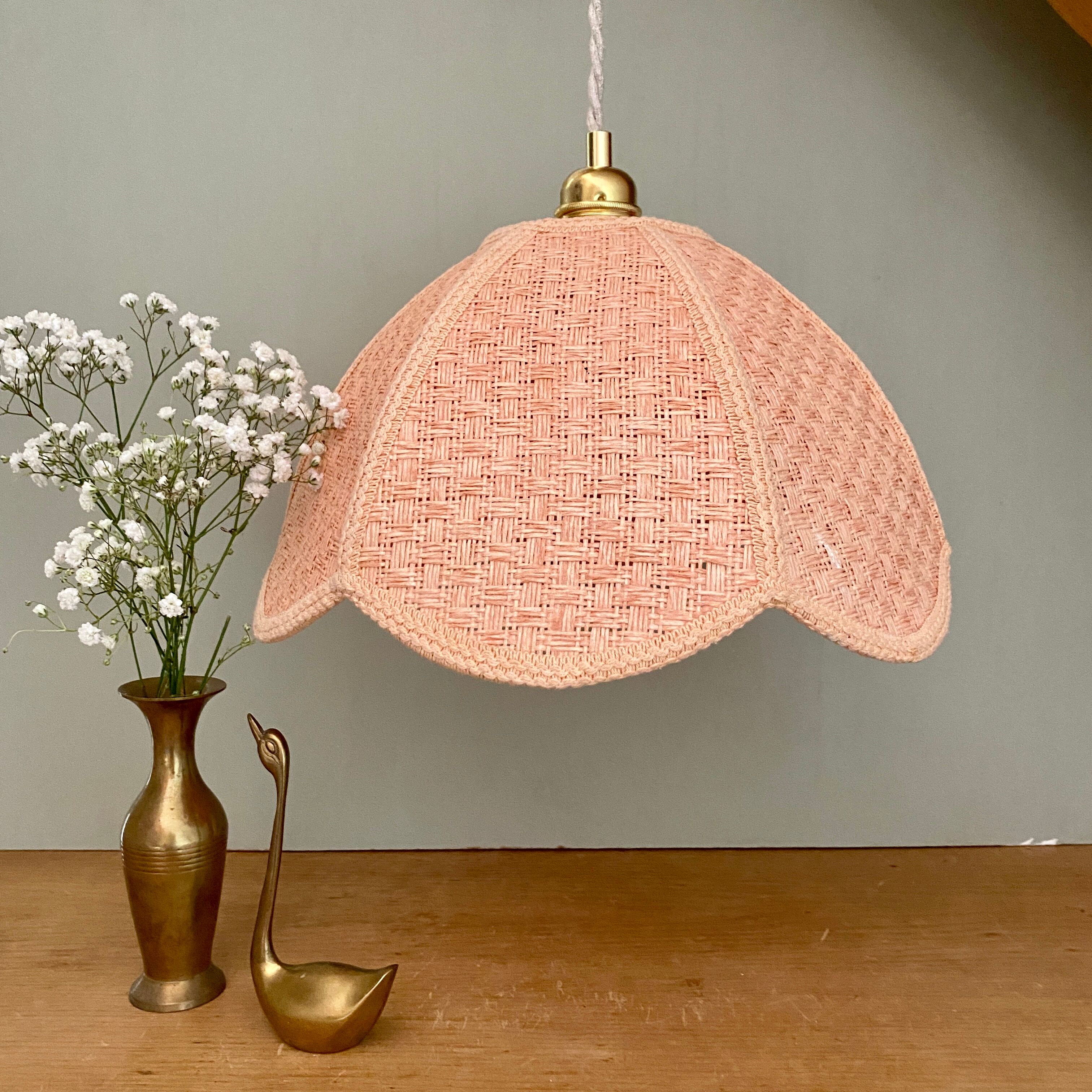 Suspension abat-jour vintage en matière naturelle rose