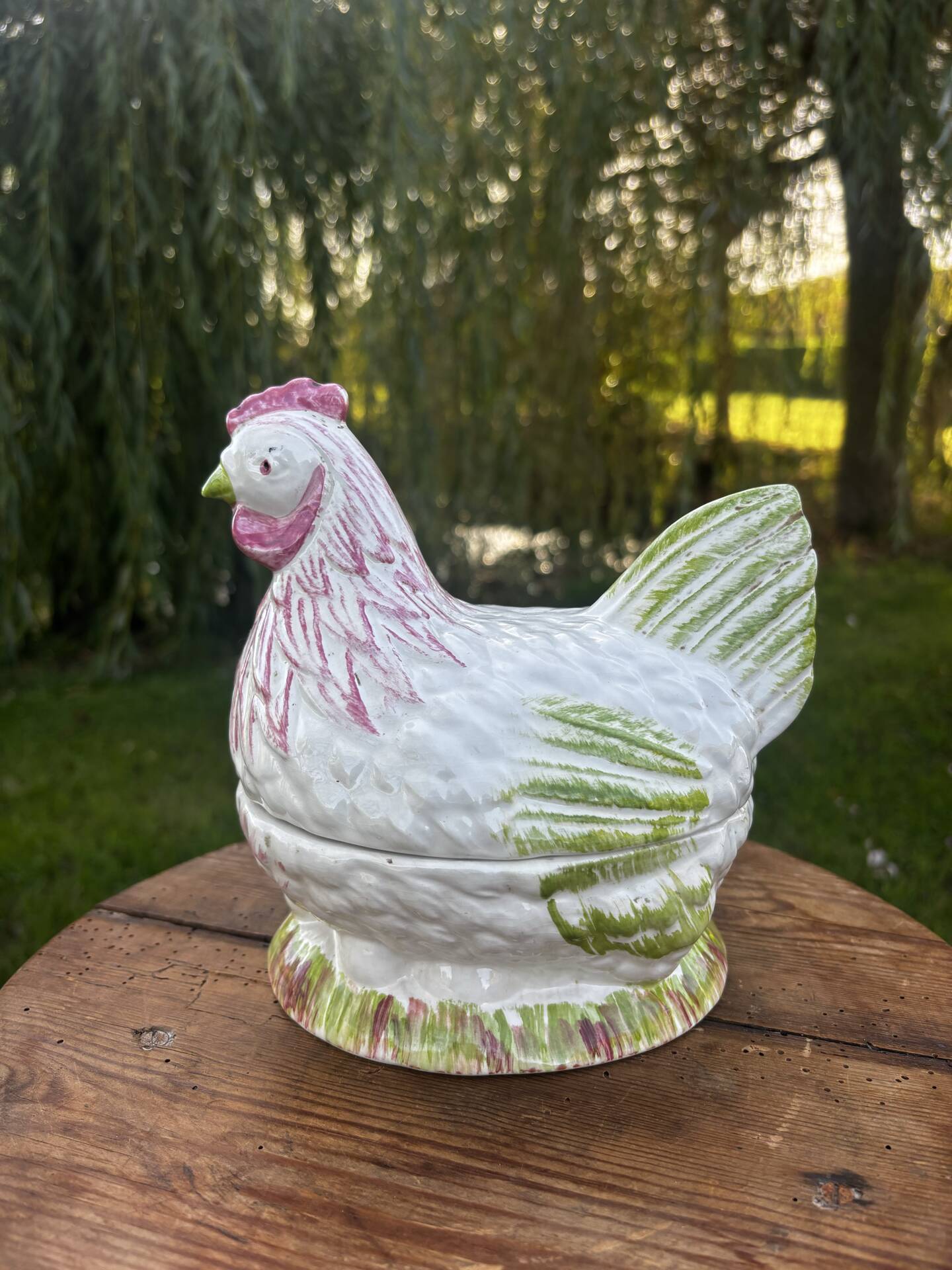 Superbe terrine en barbotine zoomorphe poule Caugant